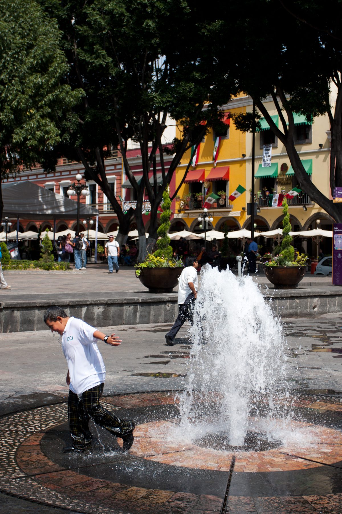 cooling down, fountain, kid
