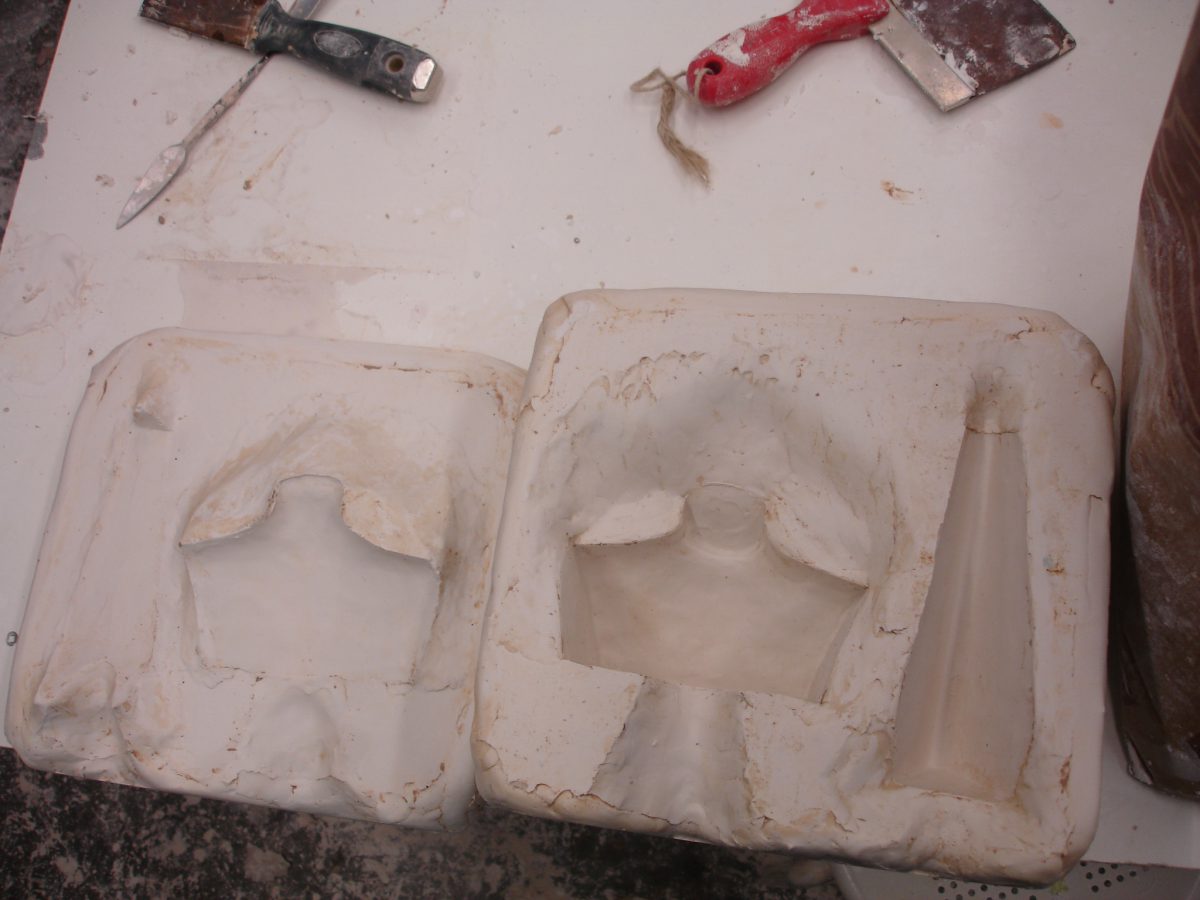 Conqueror wip - Clean up the mold, process, plaster, mold, sculpture, ch3